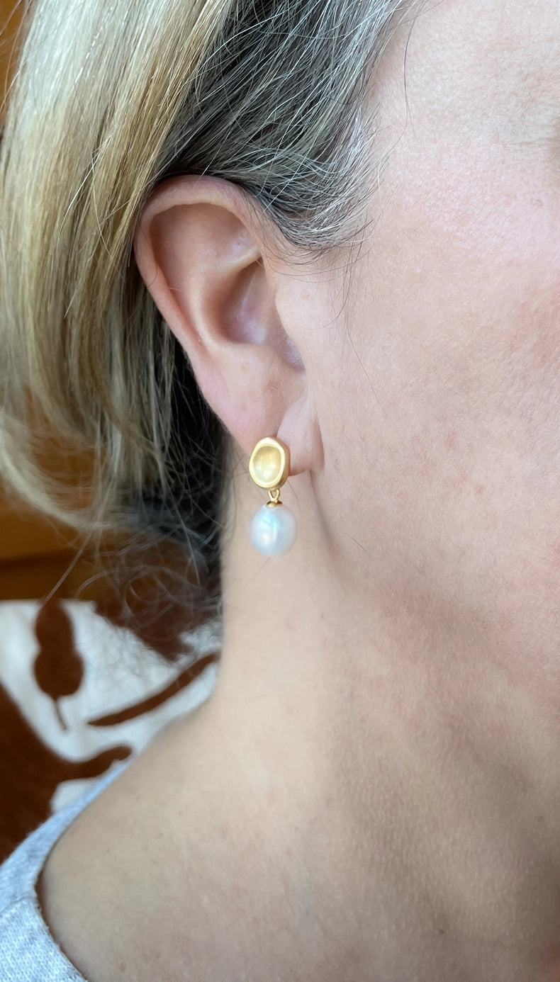 Pearl Earring with Gold Matte Post